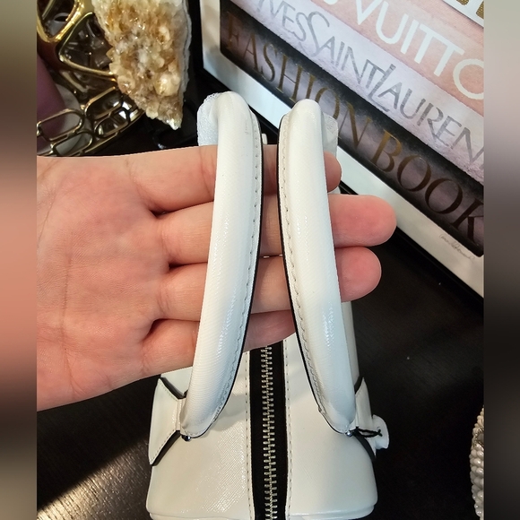 NWT. Marc Jacobs White Barrel Bag. - Picture 6 of 11